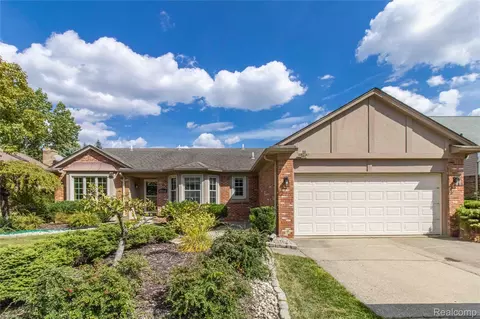 40216 Denbigh Dr, Sterling Heights, MI 48310