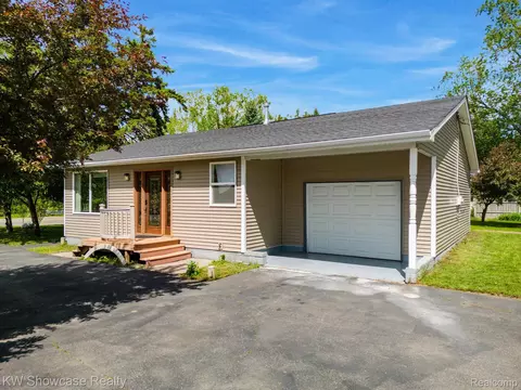 7969 Richardson Rd, West Bloomfield, MI 48323