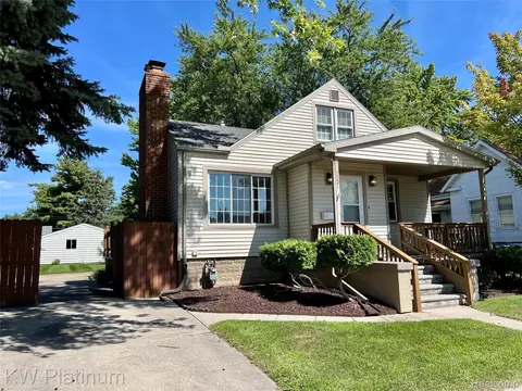 1031 White St, Port Huron, MI 48060