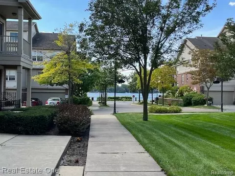 135 E Bay Dr, Walled Lake, MI 48390