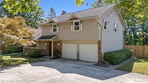 4491 N River Rd, Fort Gratiot, MI 48059