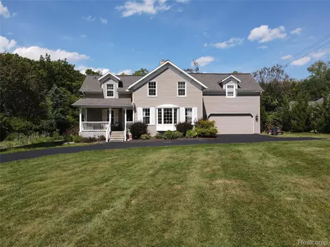8346 Rucker Rd, Grosse Ile, MI 48138
