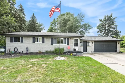 35571 Baron Ct, Clinton Township, MI 48035