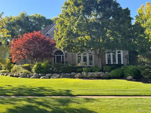4621 Goodison Place Dr, Rochester, MI 48306
