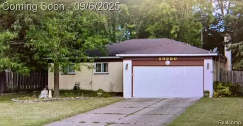 20900 Secluded Ln, Southfield, MI 48075