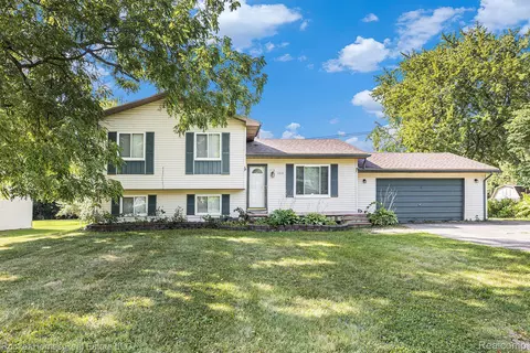 1815 Ruby Ave, Rochester Hills, MI 48309
