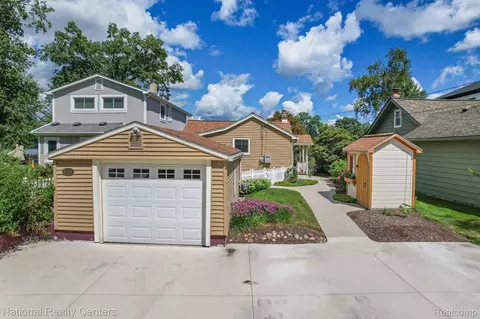 8428 Cascade St, Commerce, MI 48382