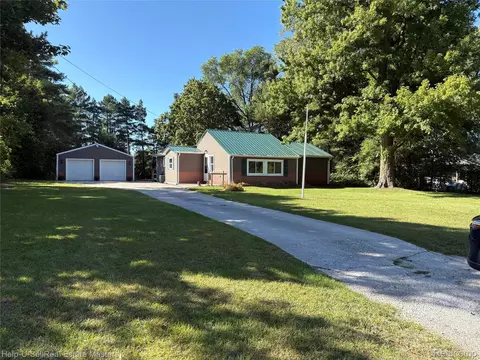 3443 Carrigan Rd, Fort Gratiot, MI 48059