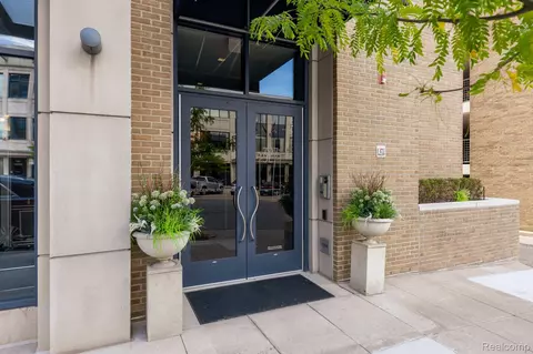 327 N Old Woodward Ave #421, Birmingham, MI 48009