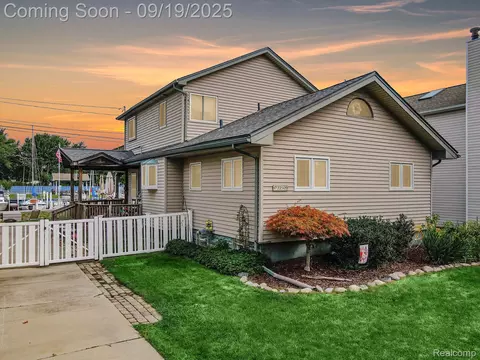 22509 Milner St, Saint Clair Shores, MI 48081