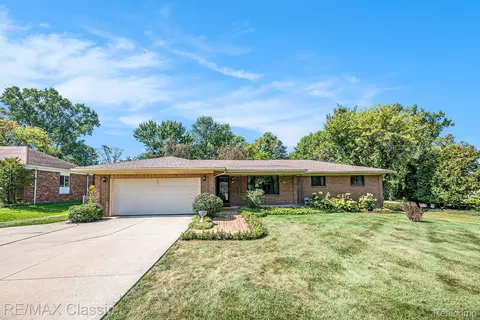 24943 Glenda St, Novi, MI 48375