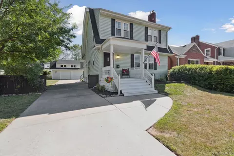 517 Emmons Blvd, Wyandotte, MI 48192