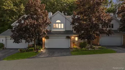 6583 Ridgeview Dr, Independence, MI 48346