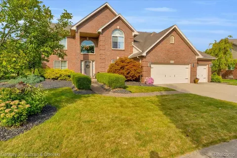26718 Arcadia Dr, Flat Rock, MI 48134