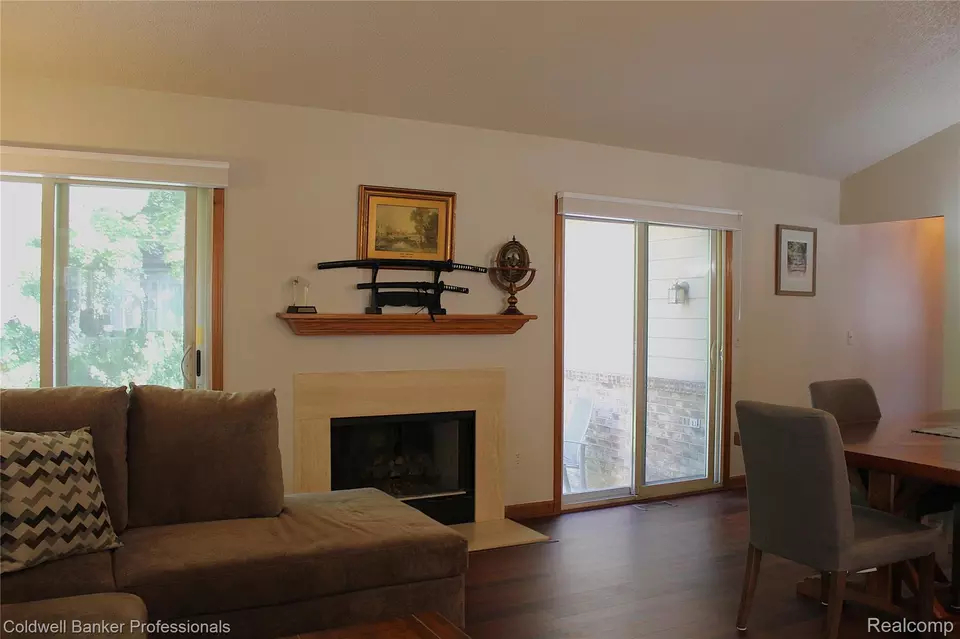 Living - 30810 Misty Pines Dr #13, Farmington, MI 48336 photo 2 of 2