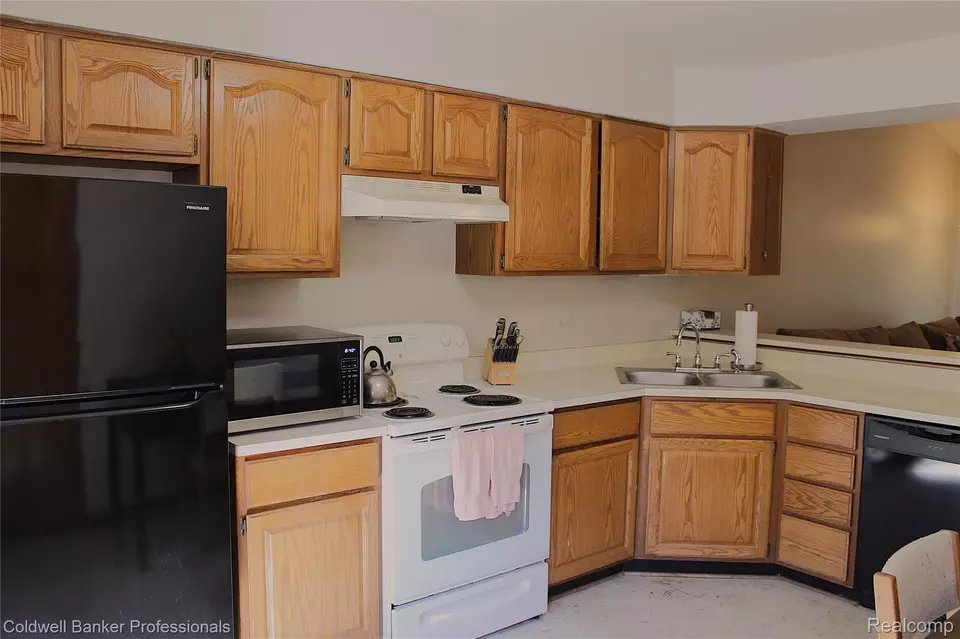 Kitchen - 30810 Misty Pines Dr #13, Farmington, MI 48336 photo 1 of 2