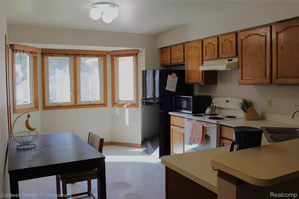 Kitchen - 30810 Misty Pines Dr #13, Farmington, MI 48336 photo 2 of 2