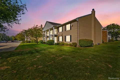 37095 Nottingham Dr #13, Sterling Heights, MI 48312