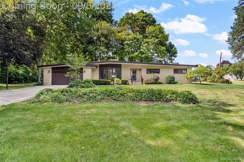 23146 Emmett St, Taylor, MI 48180