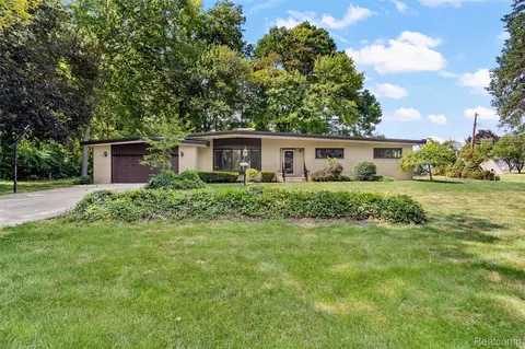 23146 Emmett St, Taylor, MI 48180