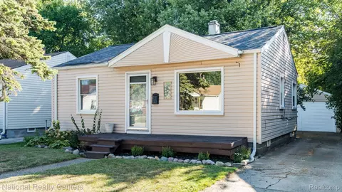 27050 Palmer Blvd, Madison Heights, MI 48071