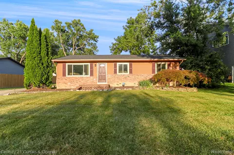 2867 Dearborn Ave, Rochester Hills, MI 48309