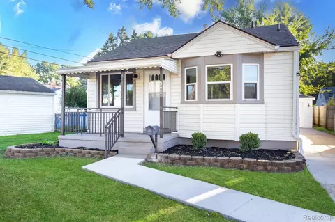 28850 Victor St, Roseville, MI 48066