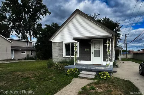 27028 Barrington St, Madison Heights, MI 48071