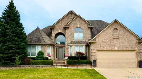 19288 Bush Dr, Macomb, MI 48044