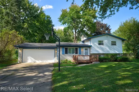 5368 Dunbar Dr, Grand Blanc, MI 48439