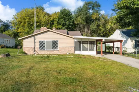 3301 S Kearsley Blvd, Flint, MI 48506