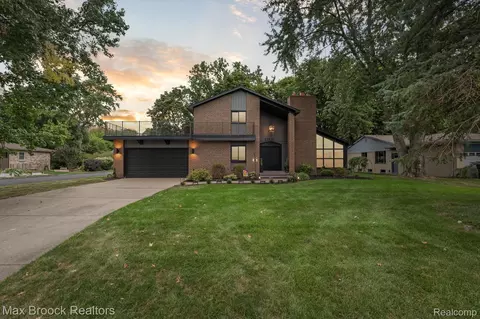 35520 Tall Pine Rd, Farmington, MI 48335