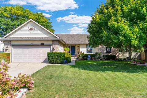 4429 W Edge Way St, Grand Blanc, MI 48439