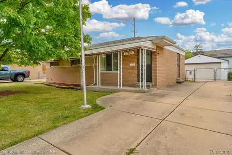 32805 Hawthorne Dr, Warren, MI 48092