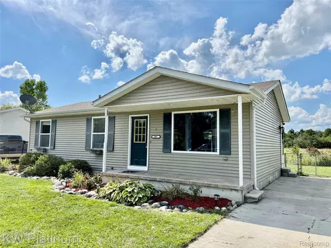 1097 Quain Ln, Port Huron, MI 48060