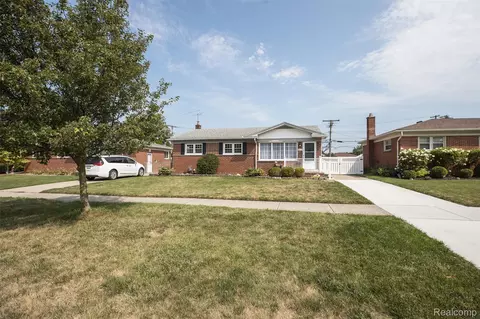 2800 Marian Dr, Trenton, MI 48183