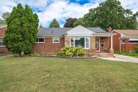 23550 Scotia Rd, Oak Park, MI 48237
