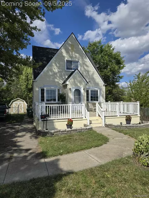 29518 Beechwood St, Garden City, MI 48135