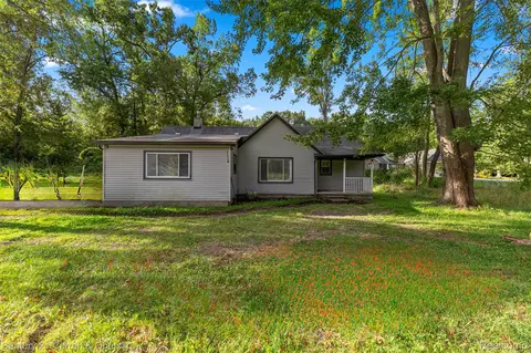 25609 King Rd, Romulus, MI 48174