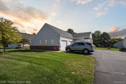 1107 Sunview Dr, Saint Johns, MI 48879