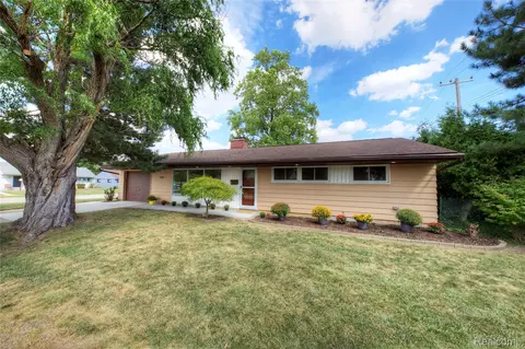 150 Brandt St, Garden City, MI 48135