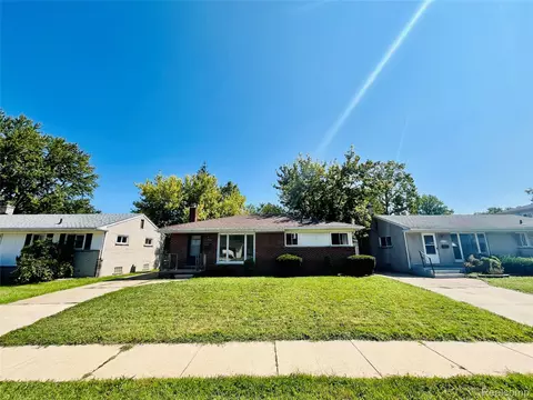 23162 Hayes Ave, Eastpointe, MI 48021