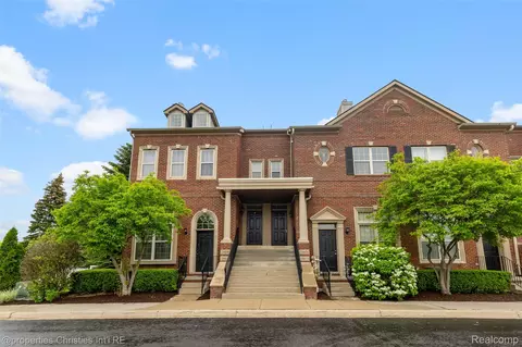 29426 Glen Oaks Blvd W, Farmington Hills, MI 48334