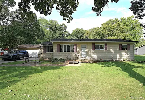 6730 Fort Rd, Birch Run, MI 48415