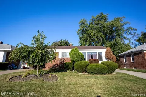 23329 Roxana Ave, Eastpointe, MI 48021