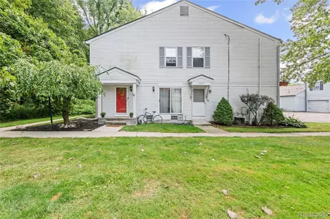 33647 Bayview Dr, New Baltimore, MI 48047