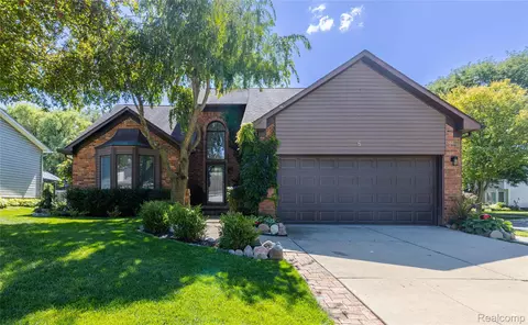 48 Rosemary St, Lapeer, MI 48446