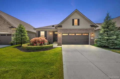 3955 Vendome Dr, Auburn Hills, MI 48326