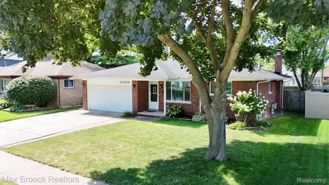 22022 Stephens St, Saint Clair Shores, MI 48080