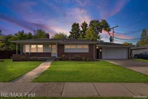 22317 E Schafer St, Clinton Township, MI 48035